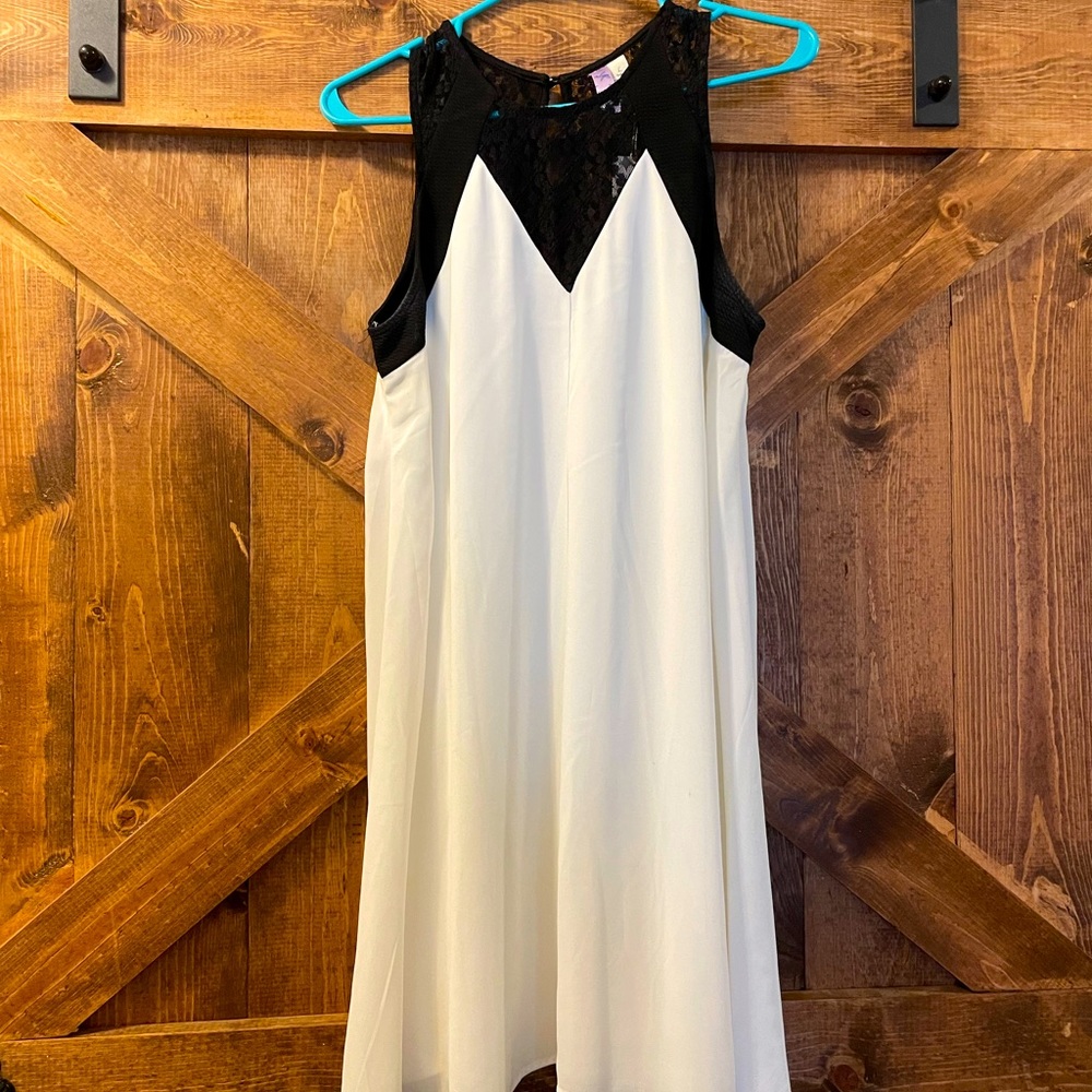 White and black sleeveless dress, mini length